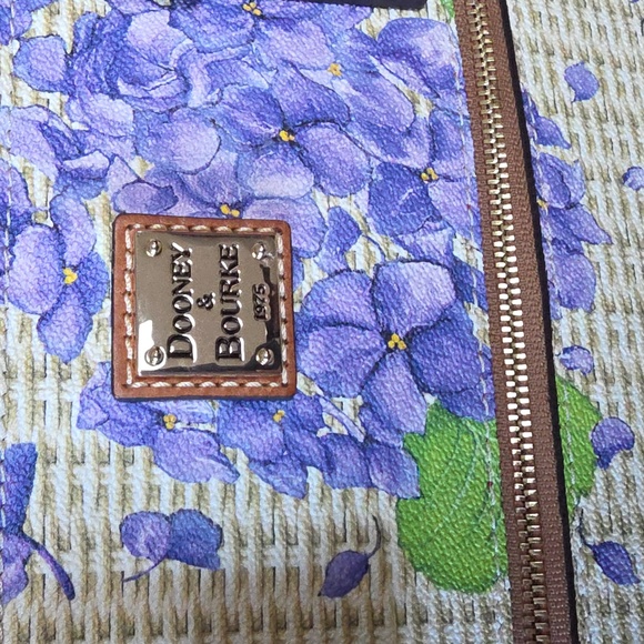 Gorgeous NWT Dooney & Bourke Purple Hydrangea Basket Weave Shopper Tote ππΈπ€π - Picture 4 of 16